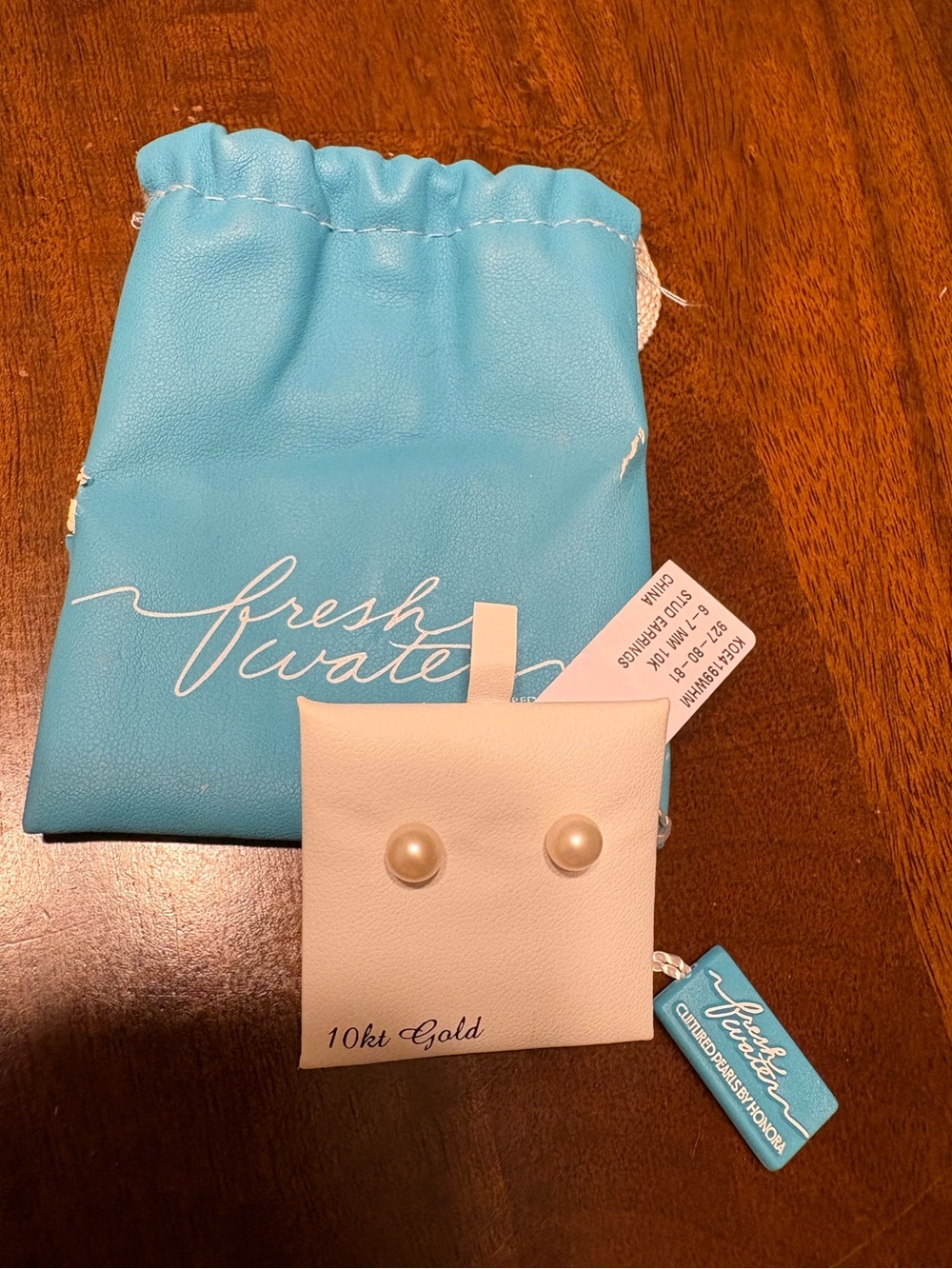 Pearl Stud Earrings in Cream with 10kt Gold